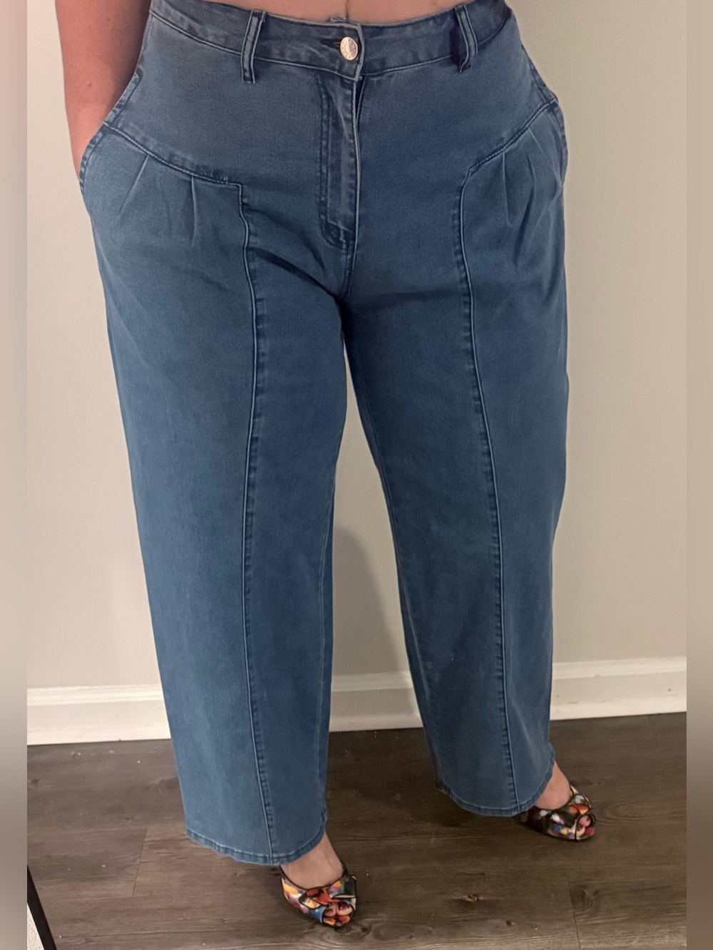 Light Wash Wide Leg Cropped Denim Pants Size M
